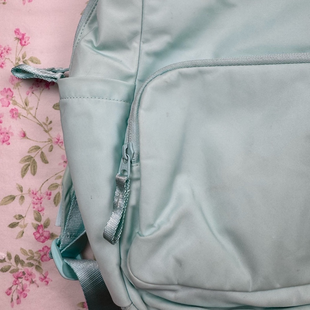 Lululemon Everywhere Backpack Mint Metal Hardware - Picture 4 of 16
